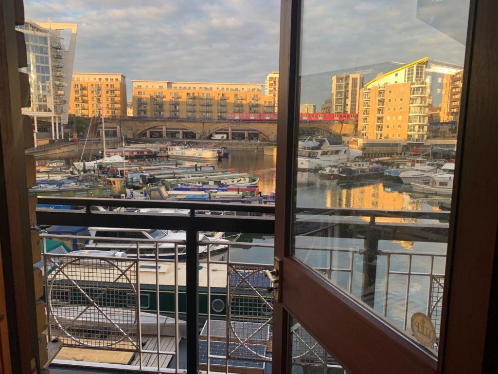 Lovely Room, Free Parking In Private Gated Place Londres Exterior foto