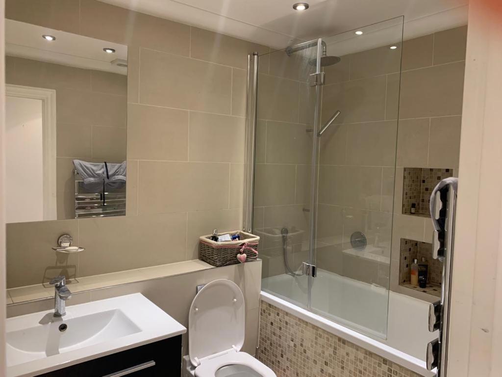 Lovely Room, Free Parking In Private Gated Place Londres Exterior foto